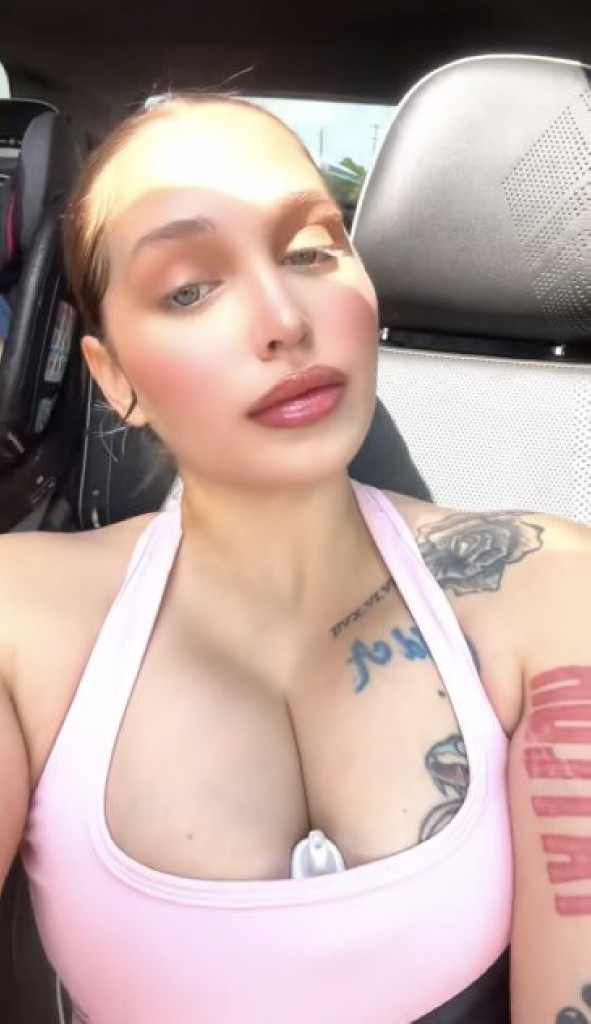 Elizabeth 💦💆‍♂️ photo 1