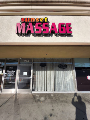 Petite spa listing photo