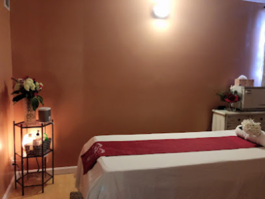 Naumi Massage listing photo